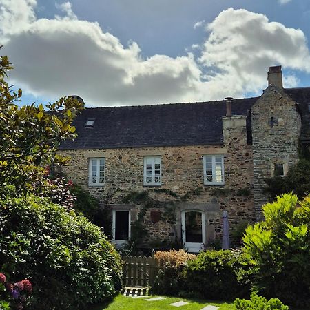 Gite De Charme Au Manoir Du Plessis-Quinquis Sainte-Seve Kültér fotó